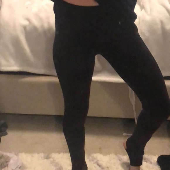 Black ivivva leggings size 12 with footholes - Picture 8 of 8